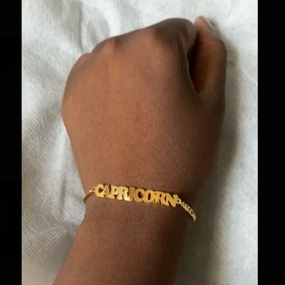 - ⭐️10k Gold Constellation Nameplate Bracelet / Anklet Figaro Style Chain - Picture 13 of 16